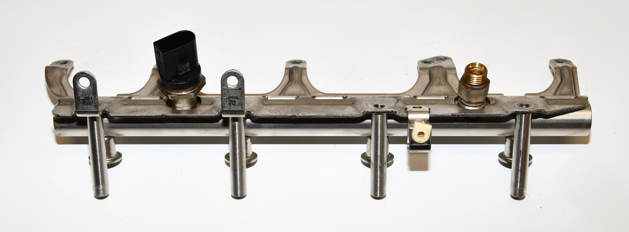 Kraftstoffverteiler Einspritzleiste  06J133317G A3 Cabrio Original 