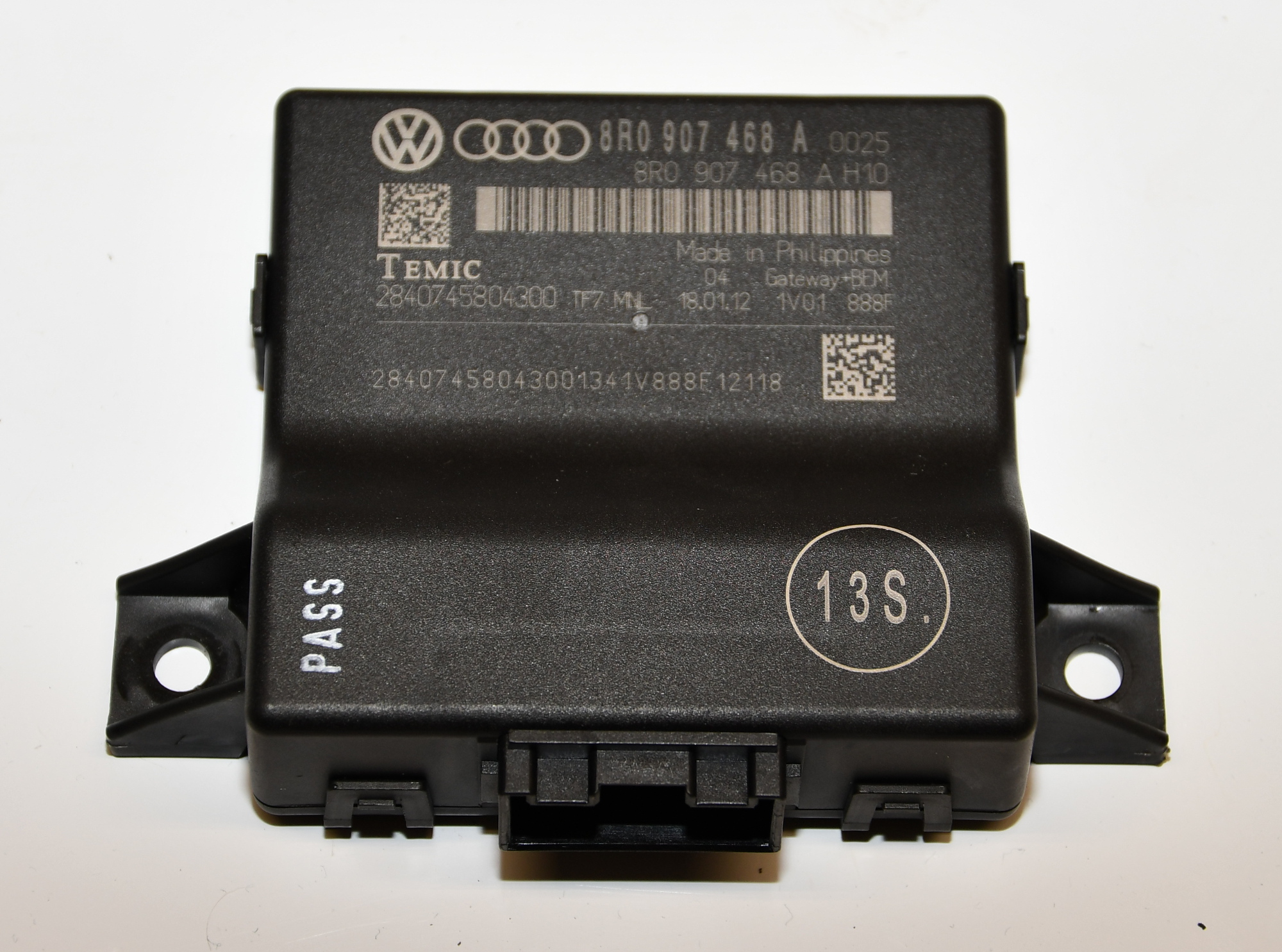 Diagnose Interface Datenbus Gateway  8R0907468A A4 B8 Original Temic 