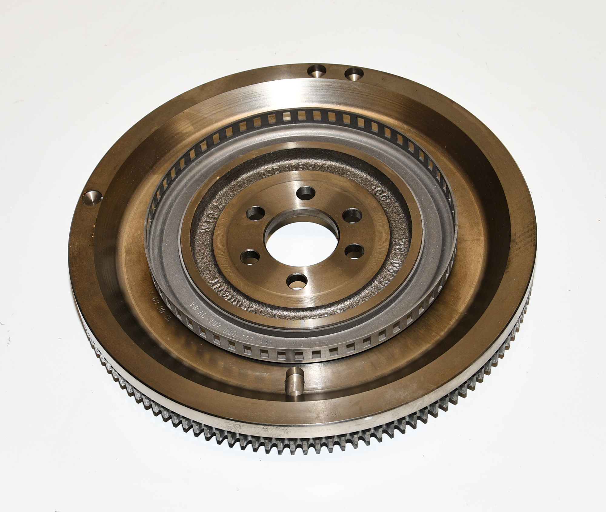 Schwungscheibe Schwungmasse Schwungrad  03D105333 Ibiza 6J LVG Original VW 