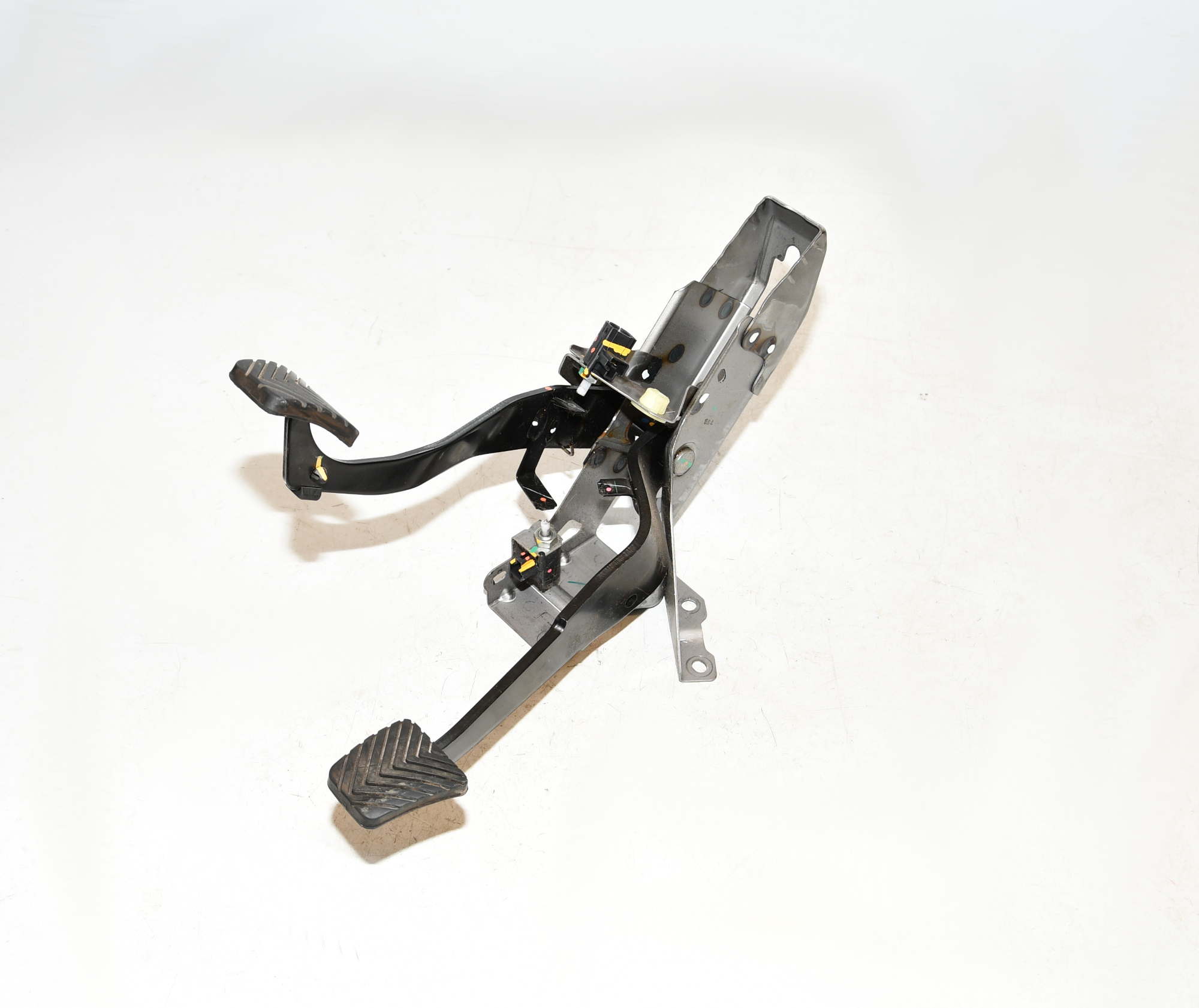 Pedalkappe Kupplungspedal  4620A251 Space Star VI Original Mitsubishi 