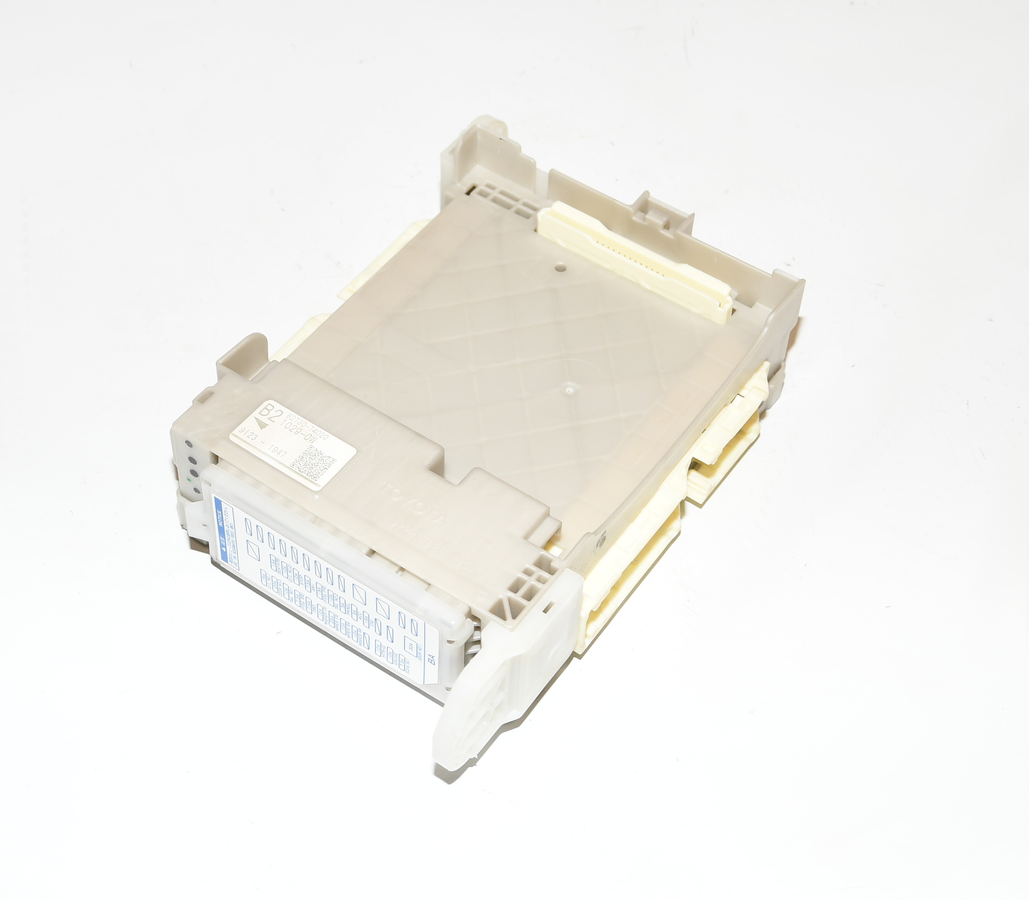 Steuergerät Sicherungskasten Zentralelektrik  82730-74020 IQ Original Toyota 