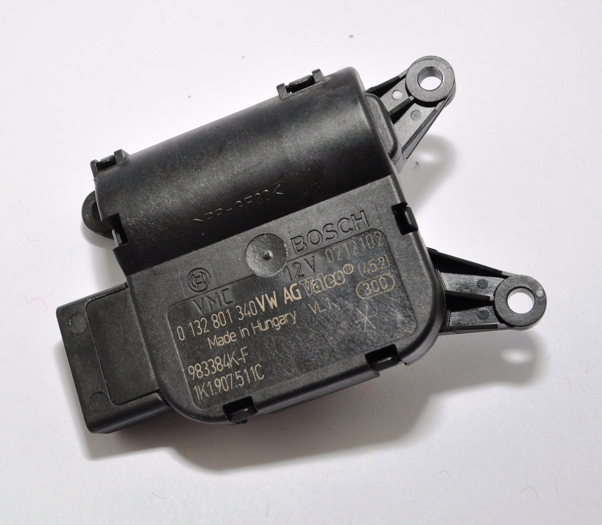 Stellmotor Temperaturregelklappe Heizungskasten Links 1K1907511C Original Bosch 