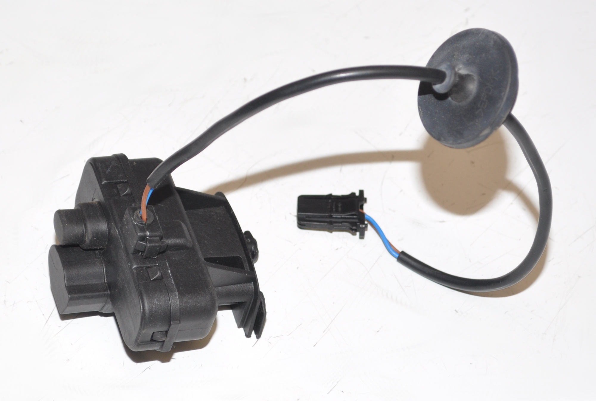 Stellmotor Stellelement Tankklappe  5N0810773F Scirocco III Original VW 