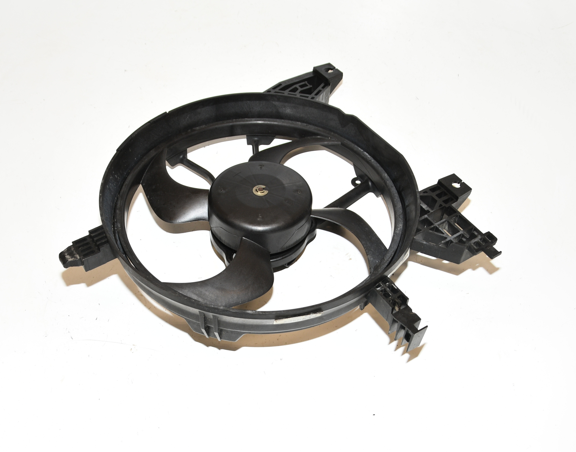 Lüftermotor Kühlerlüfter  21480AX600  Original Nissan 
