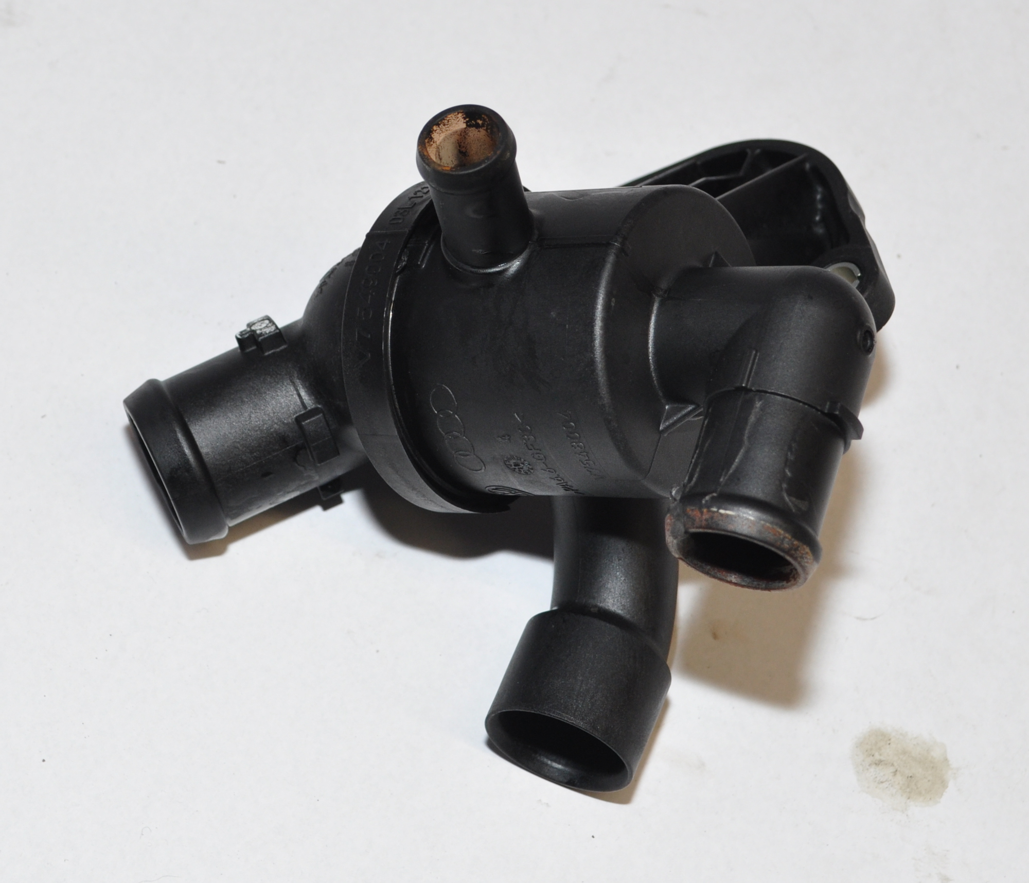 Kühlmittelreglergehäuse Thermostatgehäuse  03L121111AE Passat 3C Var. Orig. 