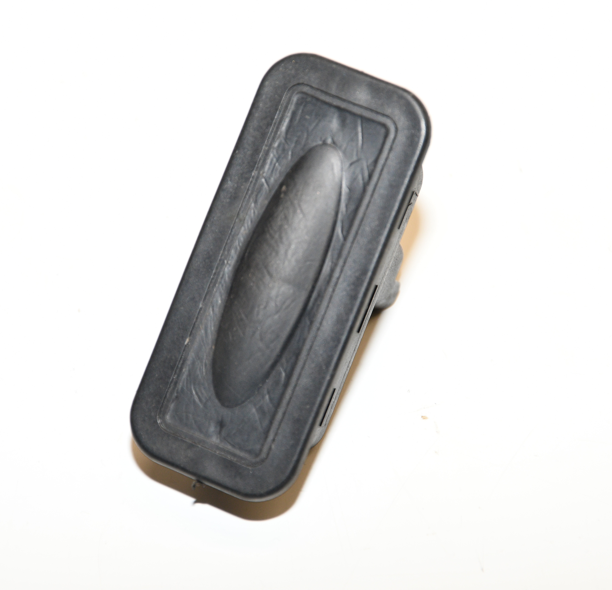 Drucktaster Heckklappen- Betätigung  8200385515 Clio 3 III Original Renault   