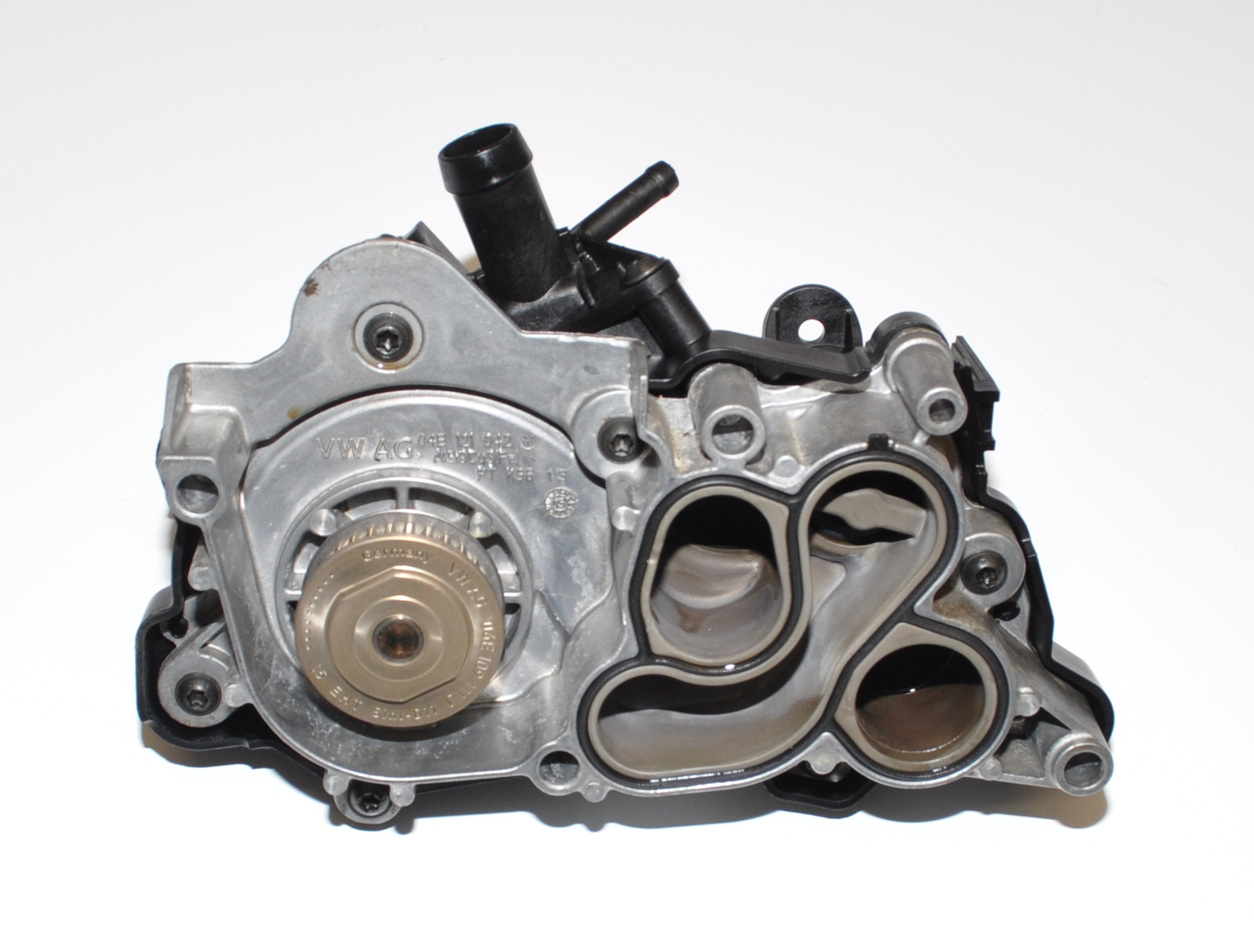 Kühlwasserpumpe Kühlmittelpumpe  04E121600CB GOLF 7 AU Original VW 