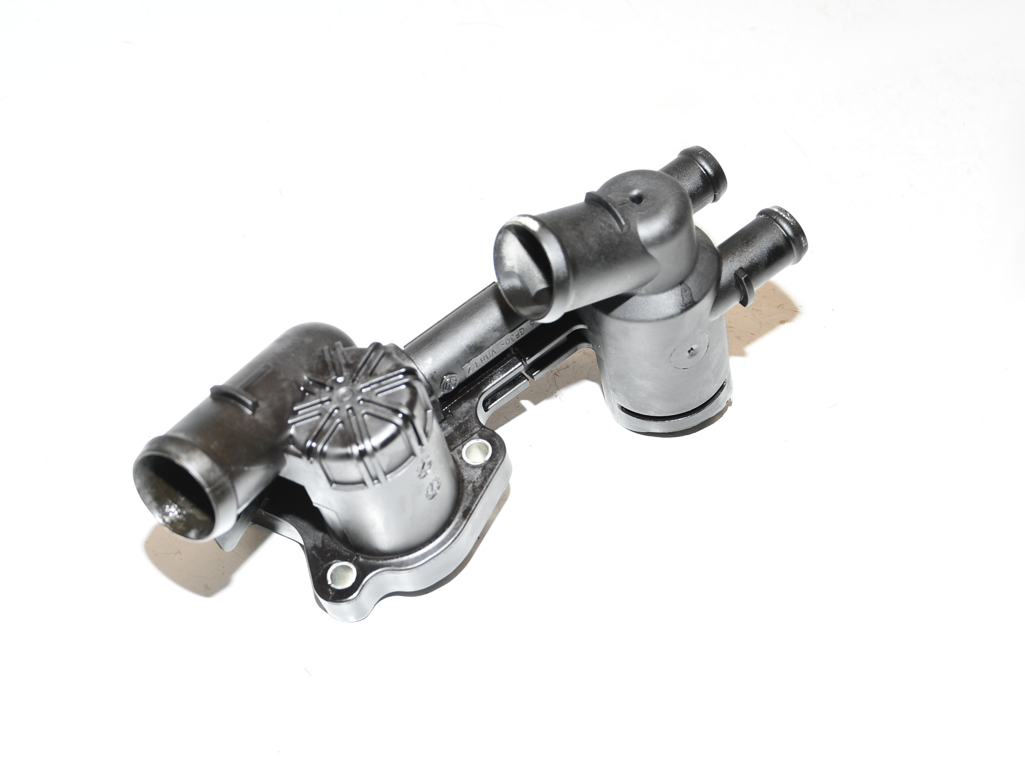 Kühlmittelreglergehäuse Thermostatgehäuse  03F121111A Caddy III Maxi Kombi 