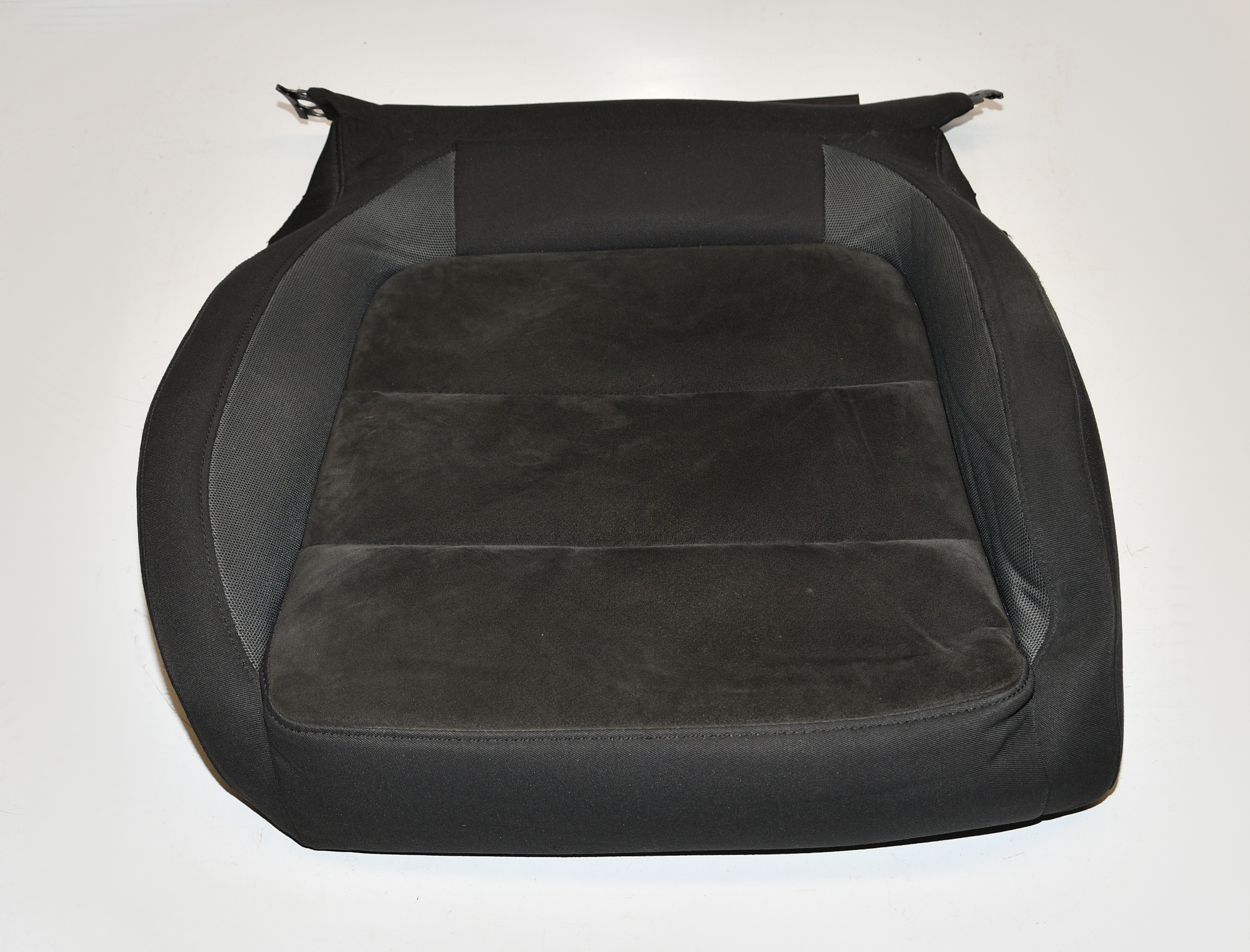Sitzbezug Sitzfläche mit Sitzheizung Vorne 5M0881405MJ YJR Golf Plus Original 