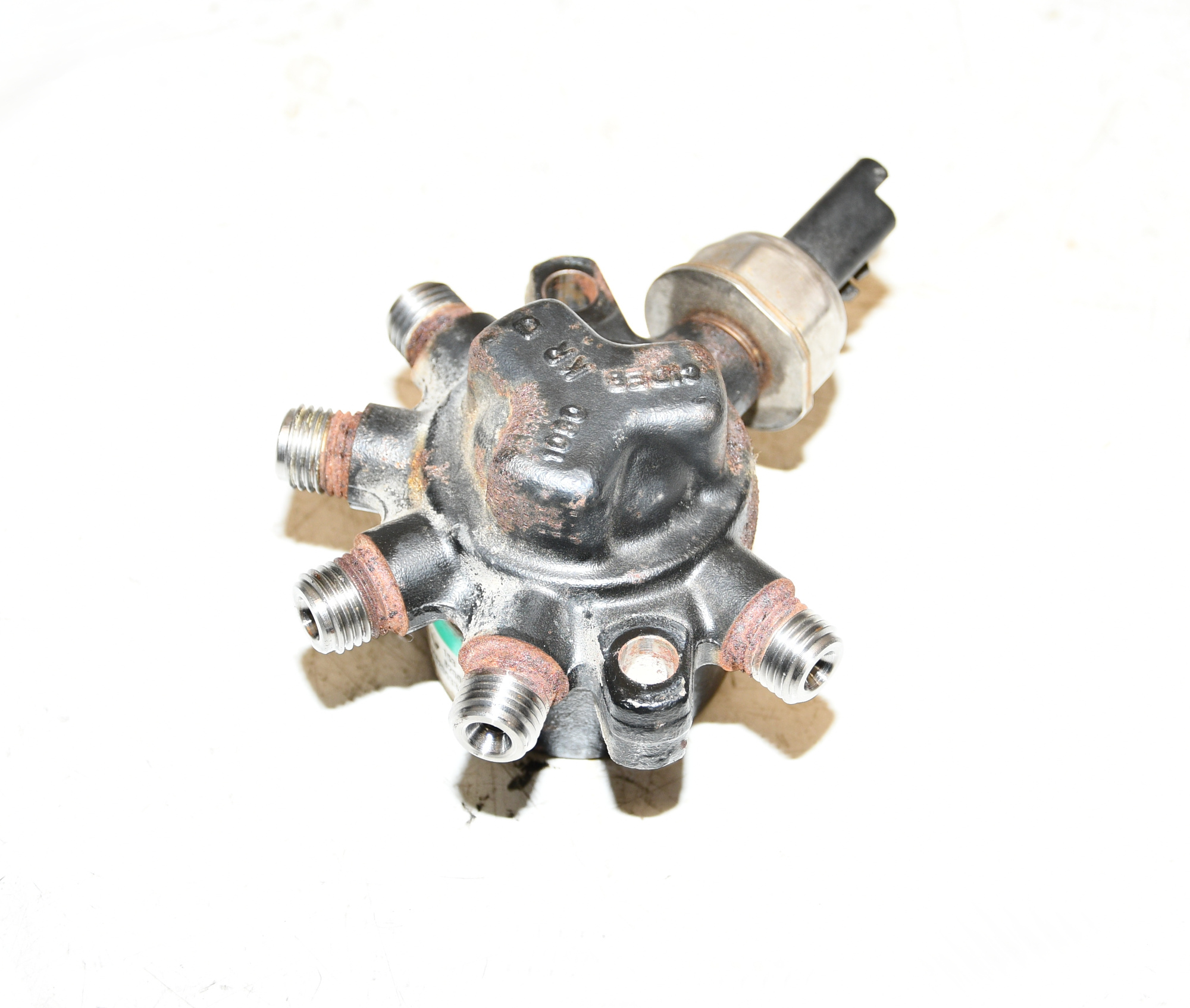 Kraftstoffverteiler Einspritzleiste  8200584034 Logan MCV Original Delphi 